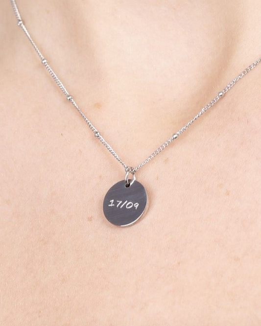 COLLAR CON MEDALLA Y CADENA DE BOLAS