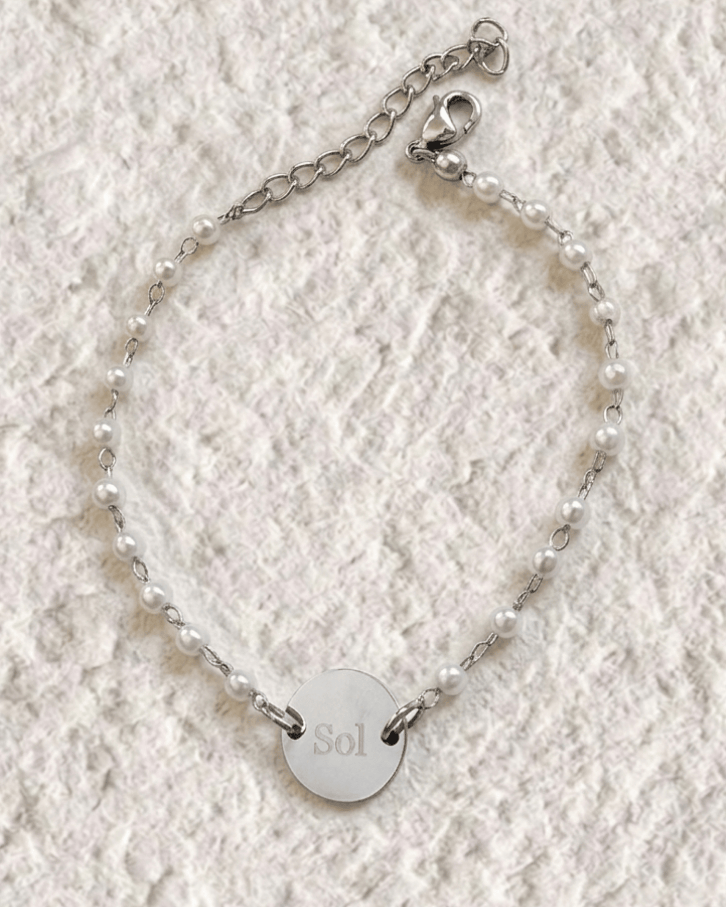 PULSERA PERLAS CON MEDALLA GRABADA