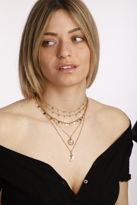 Tendencias joyeras del verano 2024: los collares dorados que elevarán tu look ☀️✨