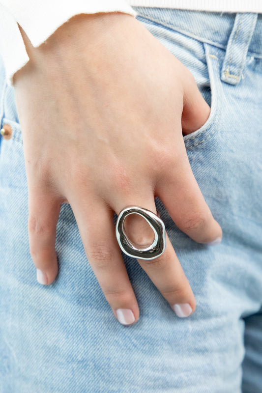 ANILLO ABSTRACTO AJUSTABLE PLATEADO