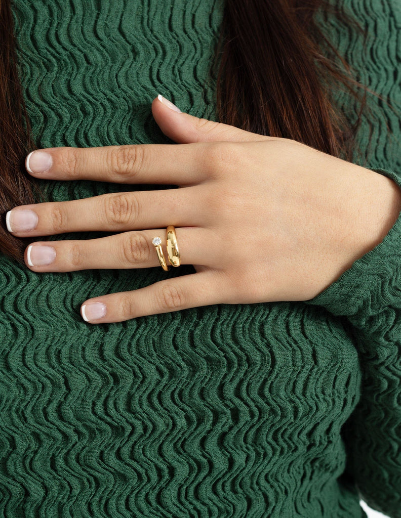 anillo con brillante en acero dorado ajustable idea para regalar