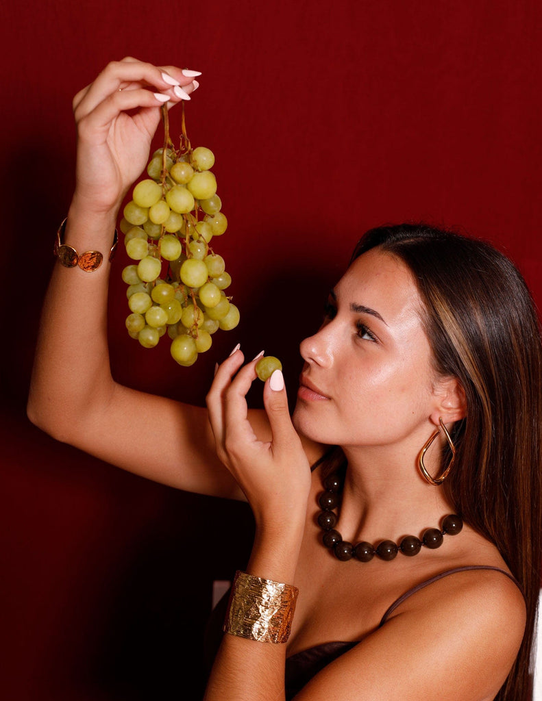 COLLAR BOLAS RESINA MARRÓN