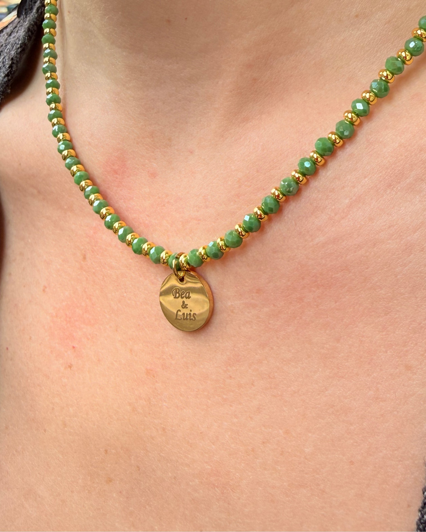 COLLAR DE COLORES CON MEDALLA GRABADA
