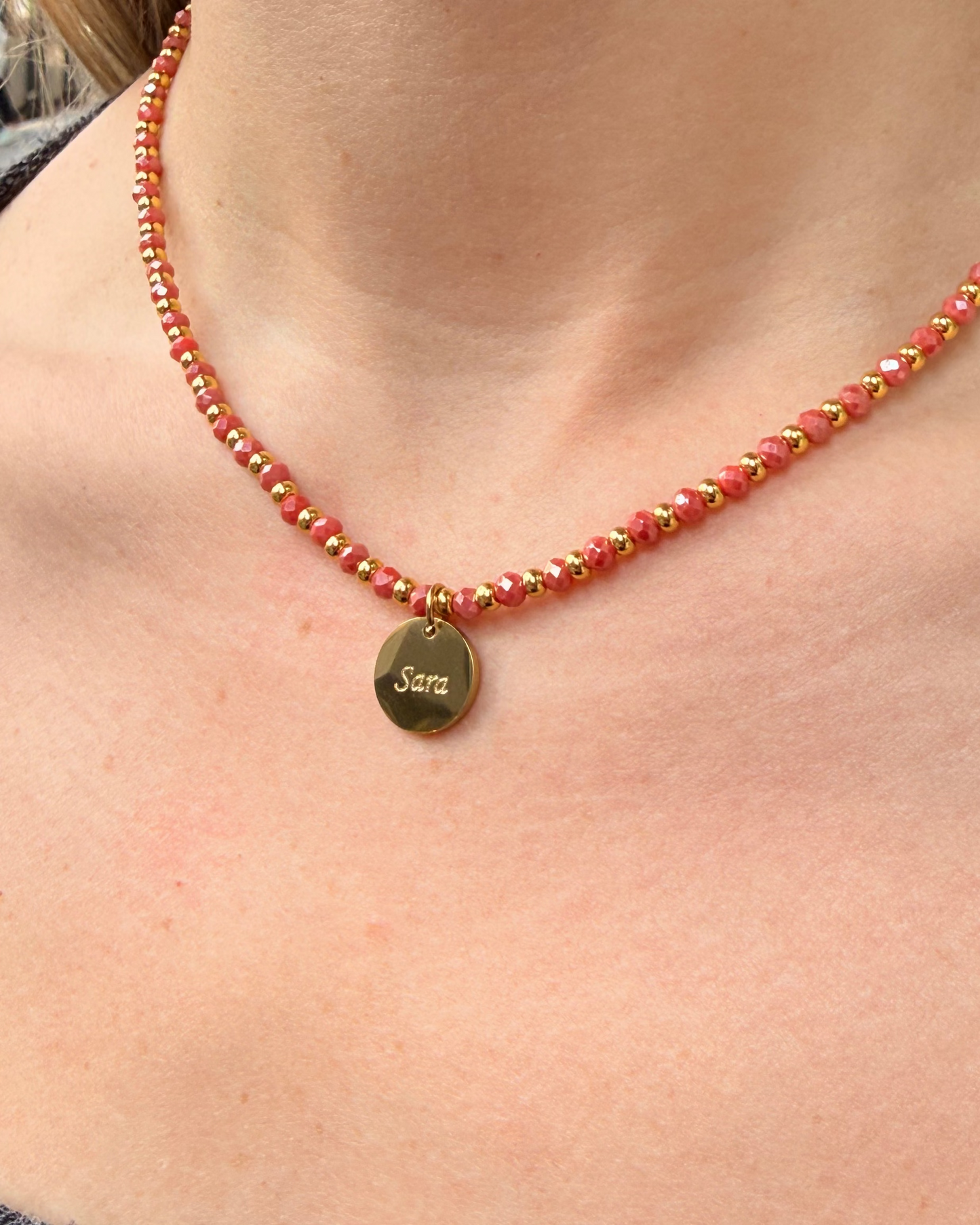 COLLAR DE COLORES CON MEDALLA GRABADA