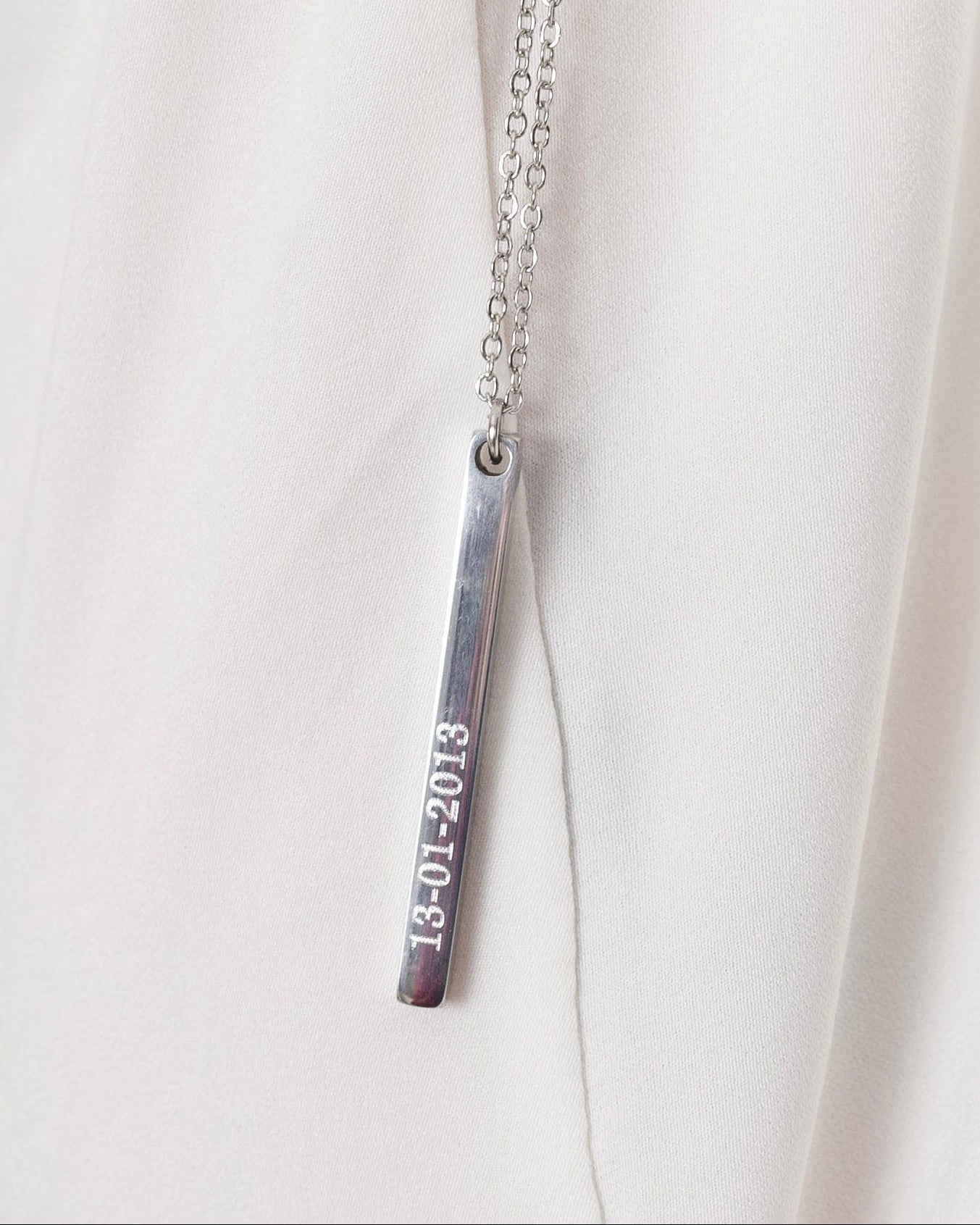 Collar con lingote plateado personalzable