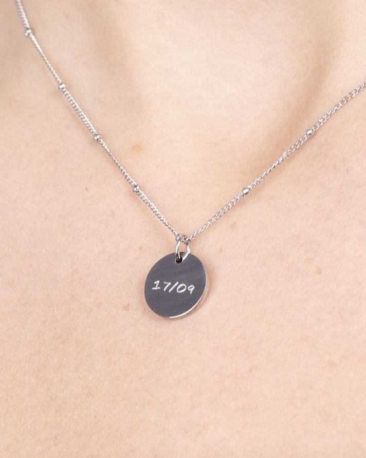 ENGRAVED NECKLACE SMALL MEDAL