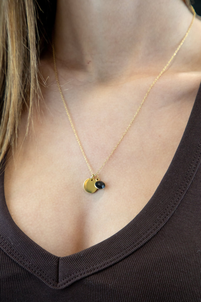 Collar con piedra natural y medalla