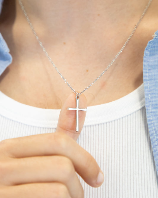 FINE SILVER CLASSIC CROSS COLLAR