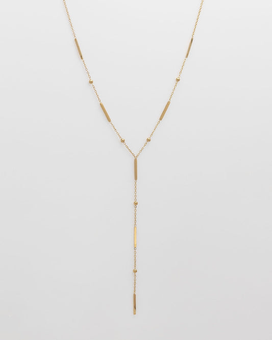 collar fino con cadena que baja al escote dorado con barritas