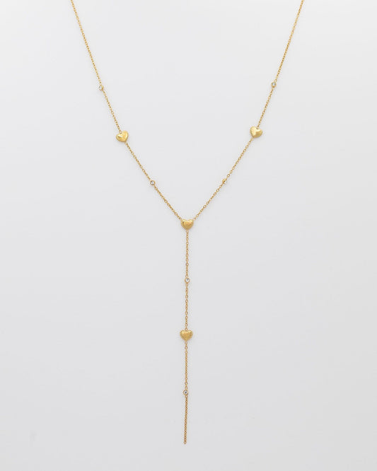 collar fino con cadena que cae para el escote con cuatro corazones y brillantes