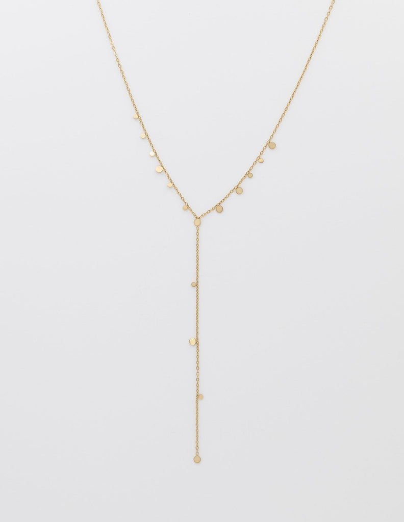 collar fino tipo escote con medallas pequeñas dorado 