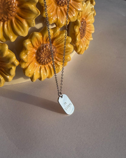 ENGRAVED NECKLACE WITH SMALL PLAQUE