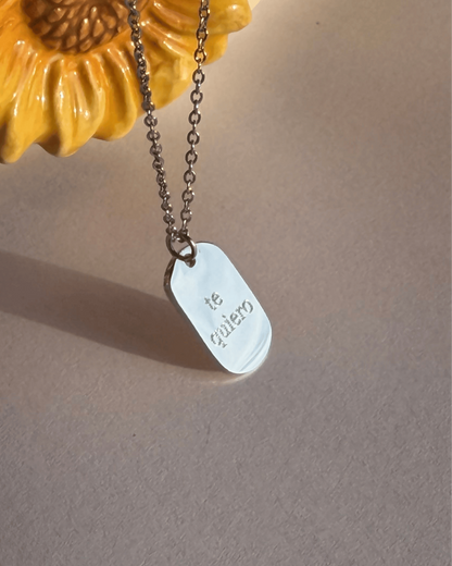 ENGRAVED NECKLACE WITH SMALL PLAQUE