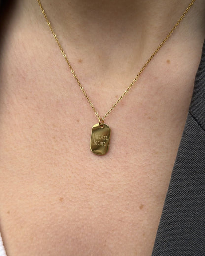 ENGRAVED NECKLACE WITH SMALL PLAQUE