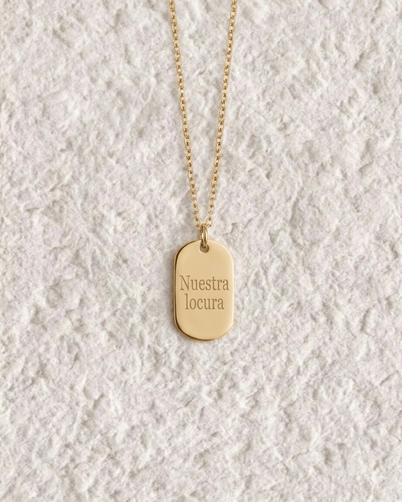 ENGRAVED NECKLACE WITH SMALL PLAQUE