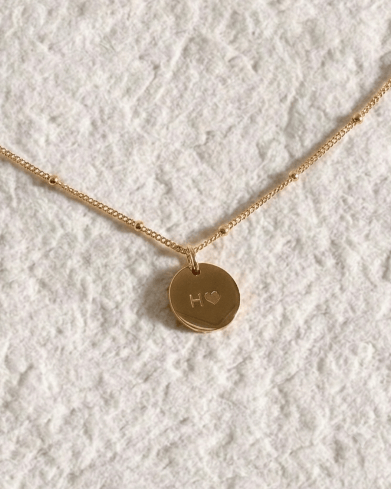 Rhombus necklace with engraved cubic zirconia