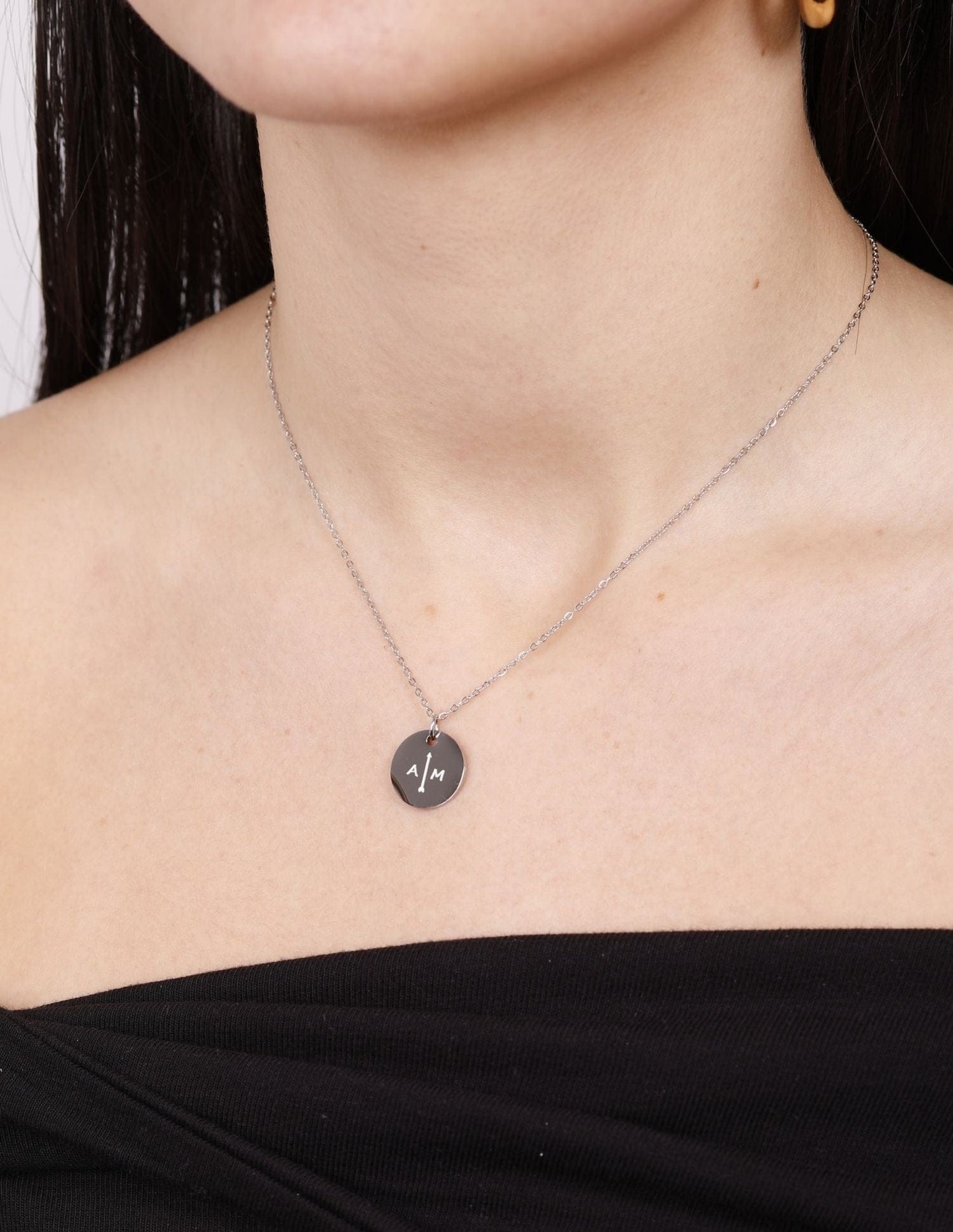 ENGRAVED NECKLACE SMALL MEDAL