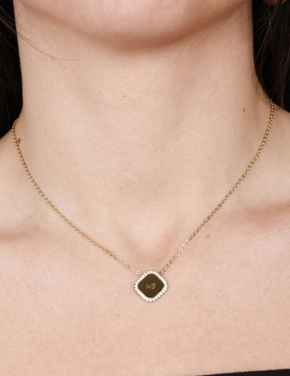 Rhombus necklace with engraved cubic zirconia