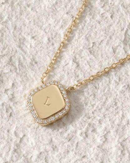 COLLAR ROMBO CON CIRCONITAS GRABADO
