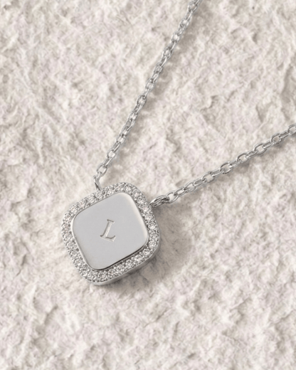 COLLAR ROMBO CON CIRCONITAS GRABADO