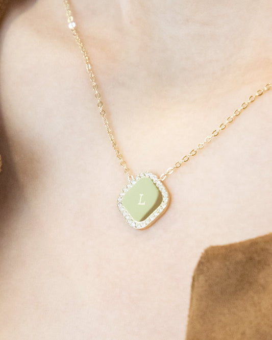 el collar rombo de circonitas se puede personalizar y poner una inicial, número y es precioso. ideal para regalar