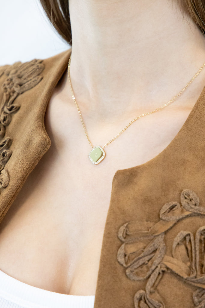 el collar rombo de circonitas se puede personalizar y poner una inicial, número y es precioso. ideal para regalar