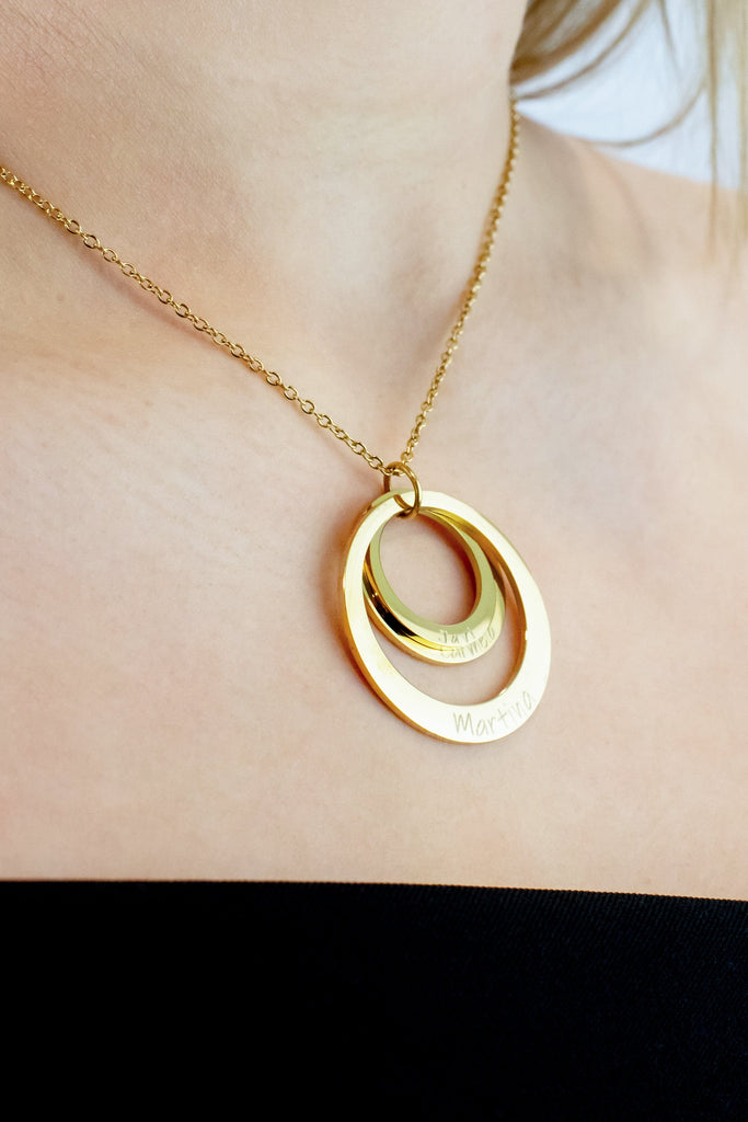 collar con tres círculos dorados de más grande a más pequeño para personalizar con nombres ideal para familia