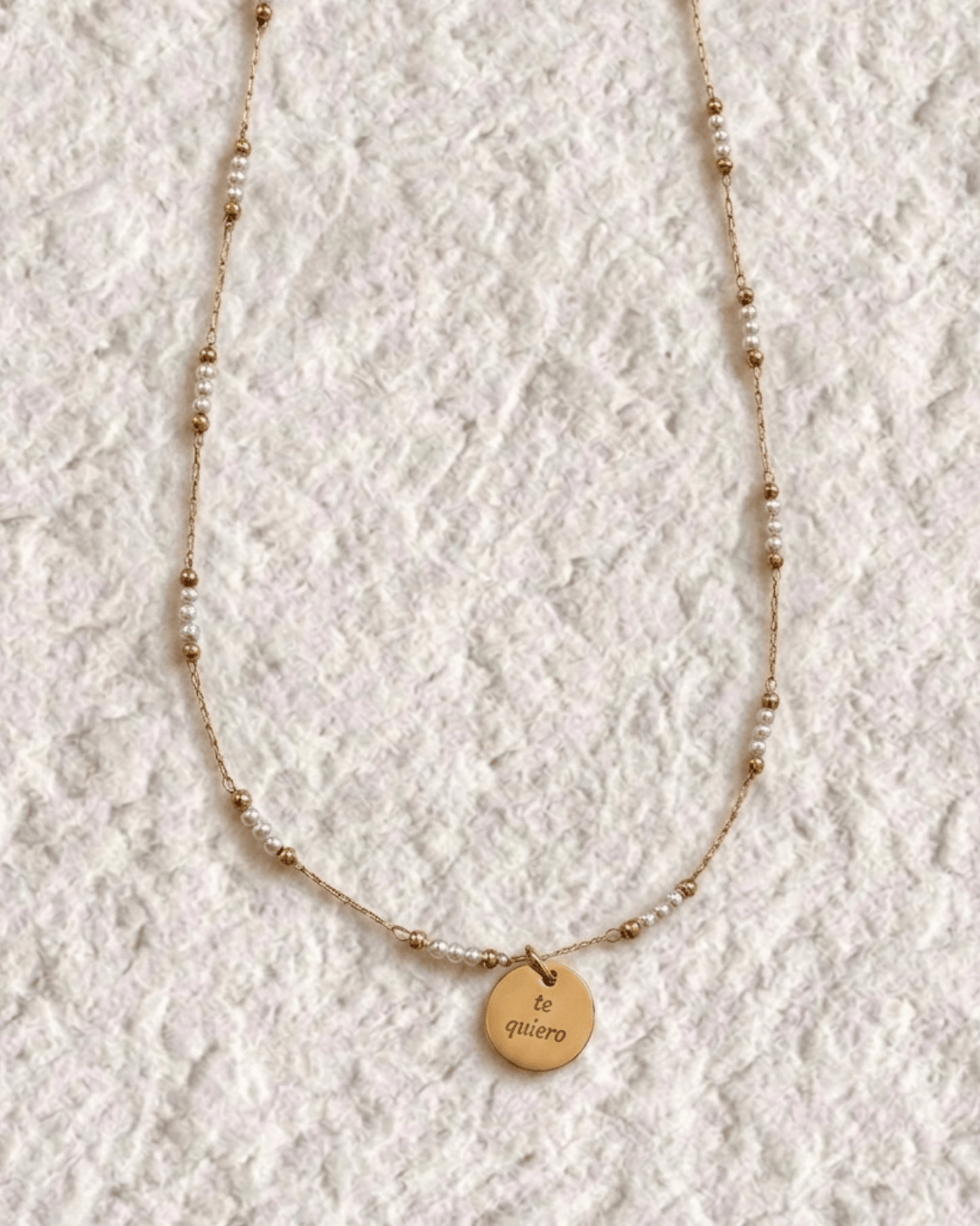 COLLLAR PERLAS CON MEDALLA GRABADA