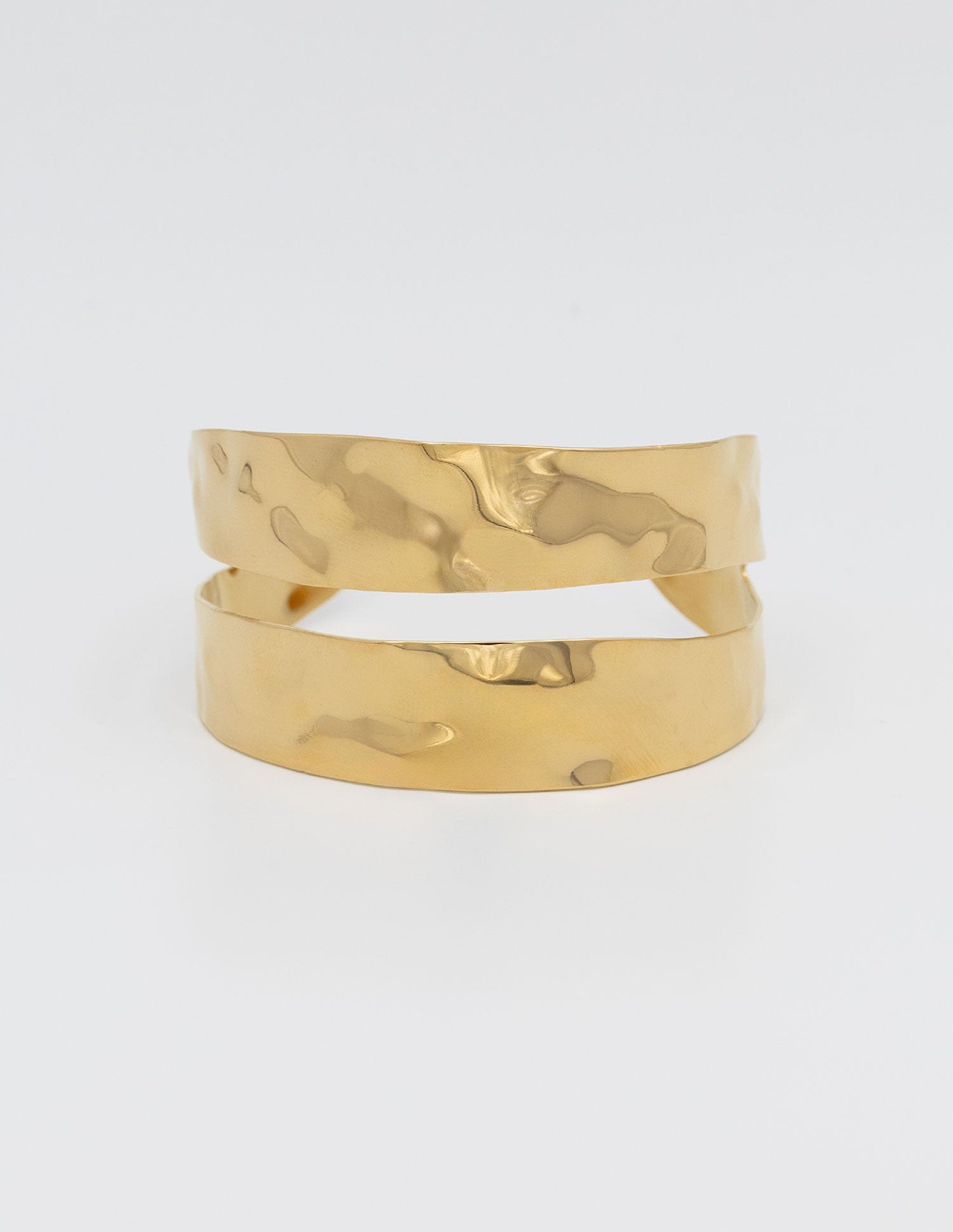 pulsera rígida doble dorada con textura y brillo