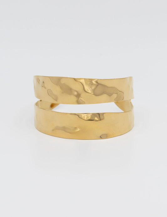 pulsera rígida doble dorada con textura y brillo