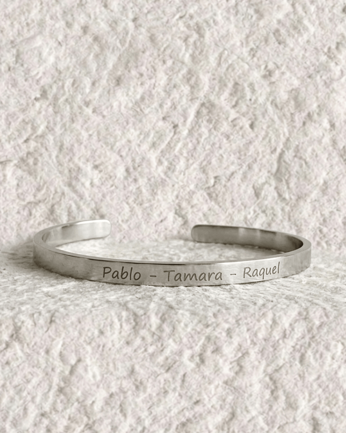 ESCLAVA FINA GRABADA