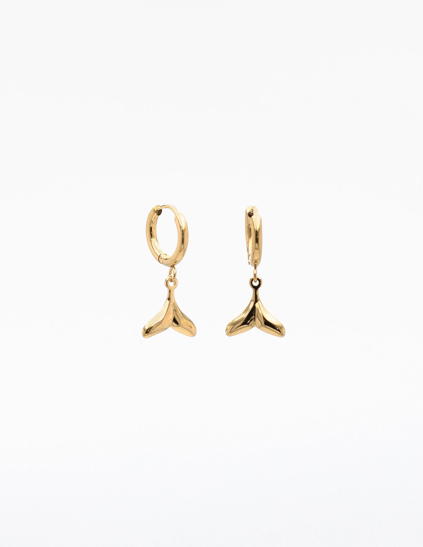JUDI MINI WHALE TAIL EARRING