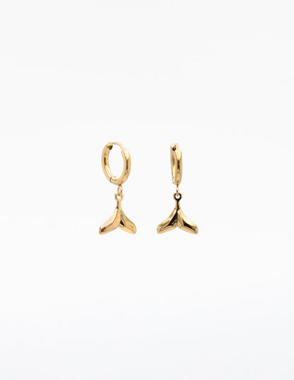 JUDI MINI WHALE TAIL EARRING