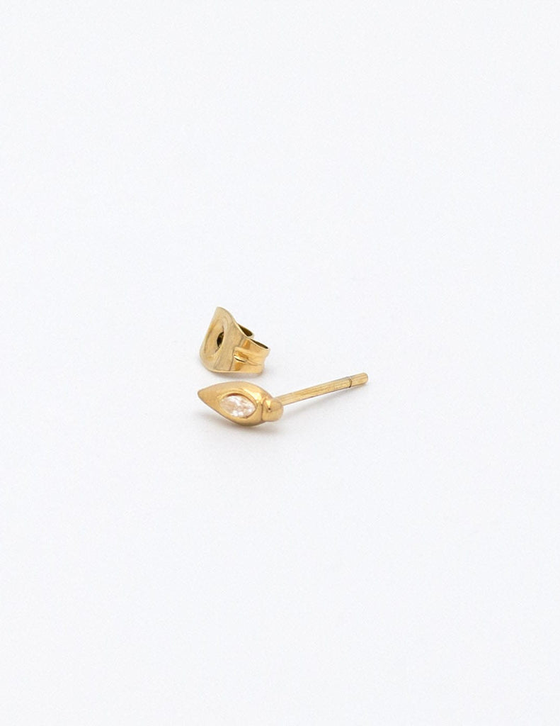 Pendientes dorados con forma de lagrima y brillante