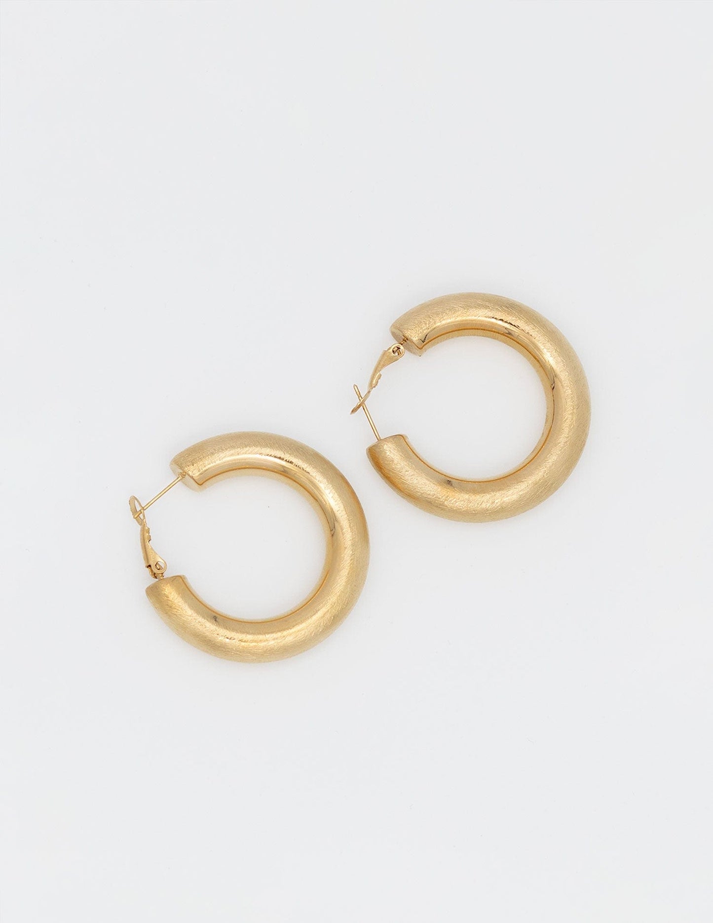 aros gruesos textura mate dorado