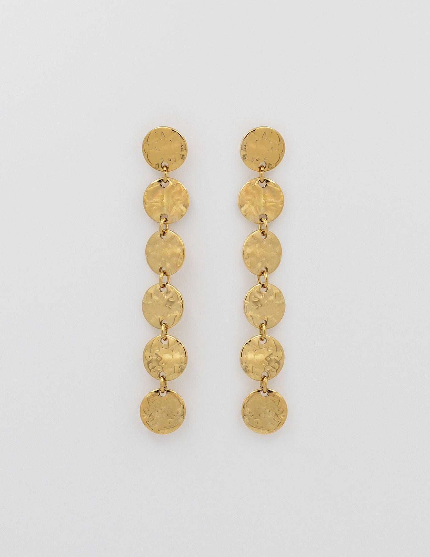 pendientes de acero dorado largos con seis medallas unidas unas a otras