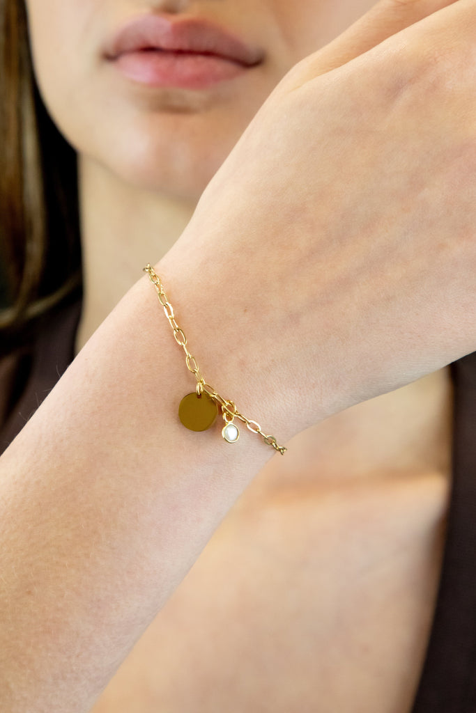 Pulsera con piedra natural y medalla personalizada