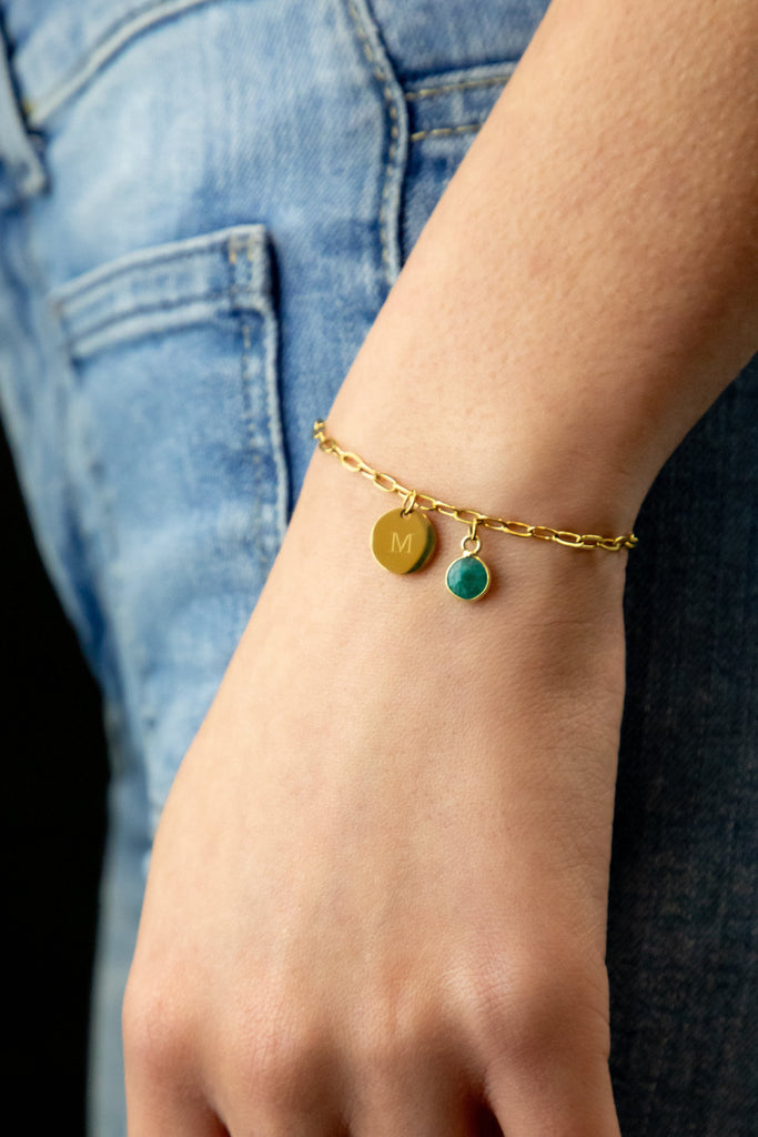 Pulsera con piedra natural y medalla personalizada