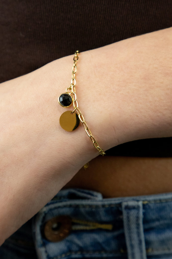 Pulsera con piedra natural y medalla personalizada