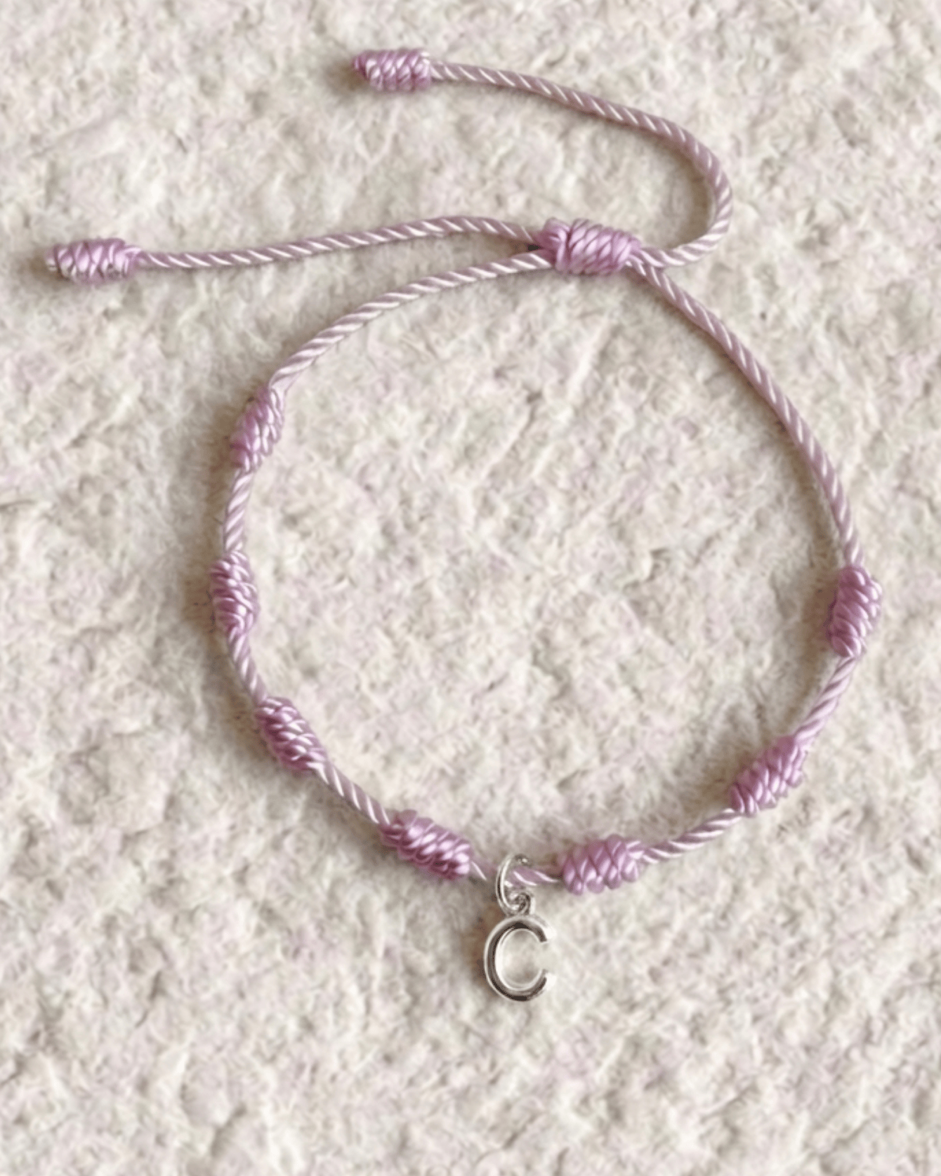 LUCKY KNOT BRACELET WITH ENGRAVED MEDAL