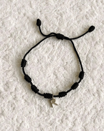 LUCKY KNOT BRACELET WITH ENGRAVED MEDAL