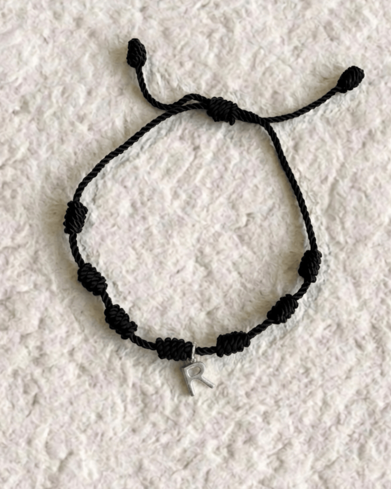 LUCKY KNOT BRACELET WITH ENGRAVED MEDAL