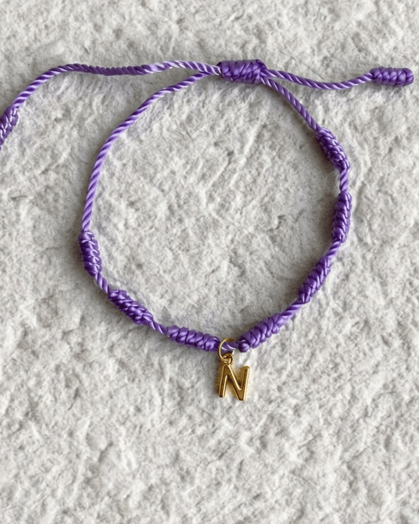 LUCKY KNOT BRACELET WITH ENGRAVED MEDAL
