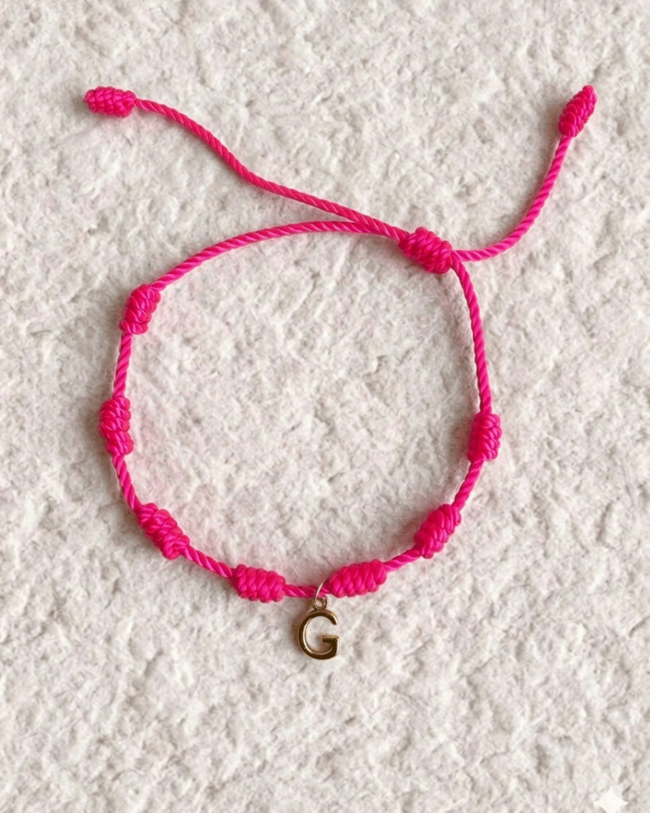 LUCKY KNOT BRACELET WITH ENGRAVED MEDAL