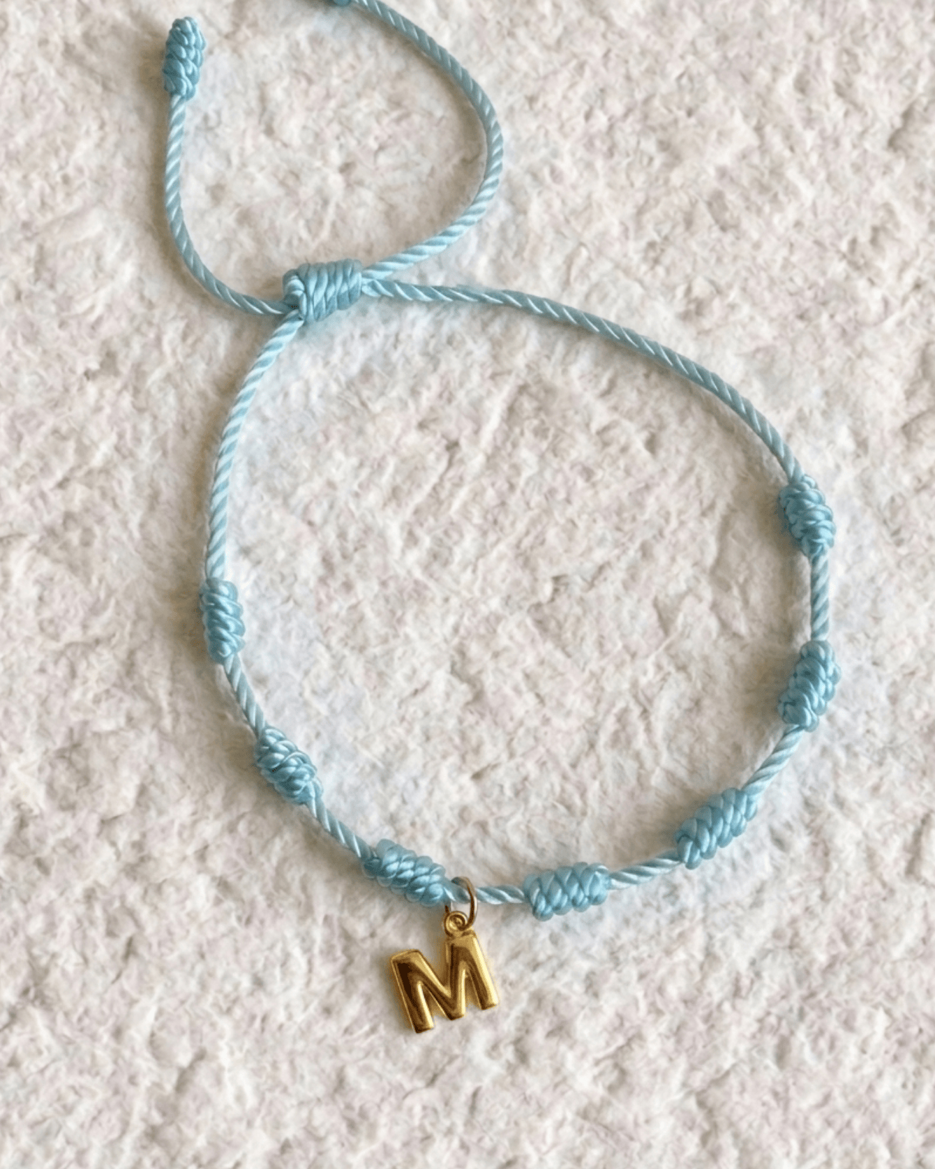 LUCKY KNOT BRACELET WITH ENGRAVED MEDAL