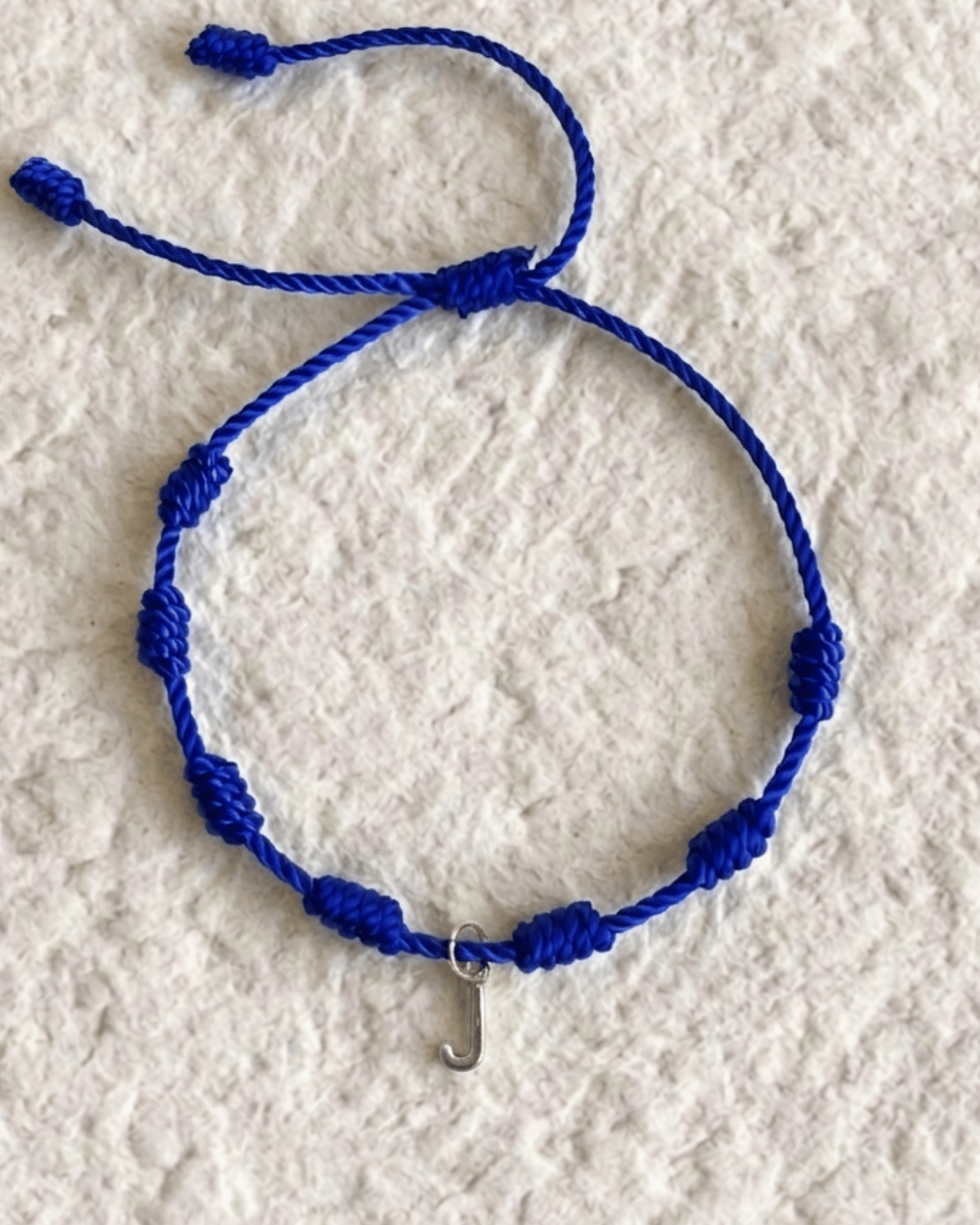LUCKY KNOT BRACELET WITH ENGRAVED MEDAL