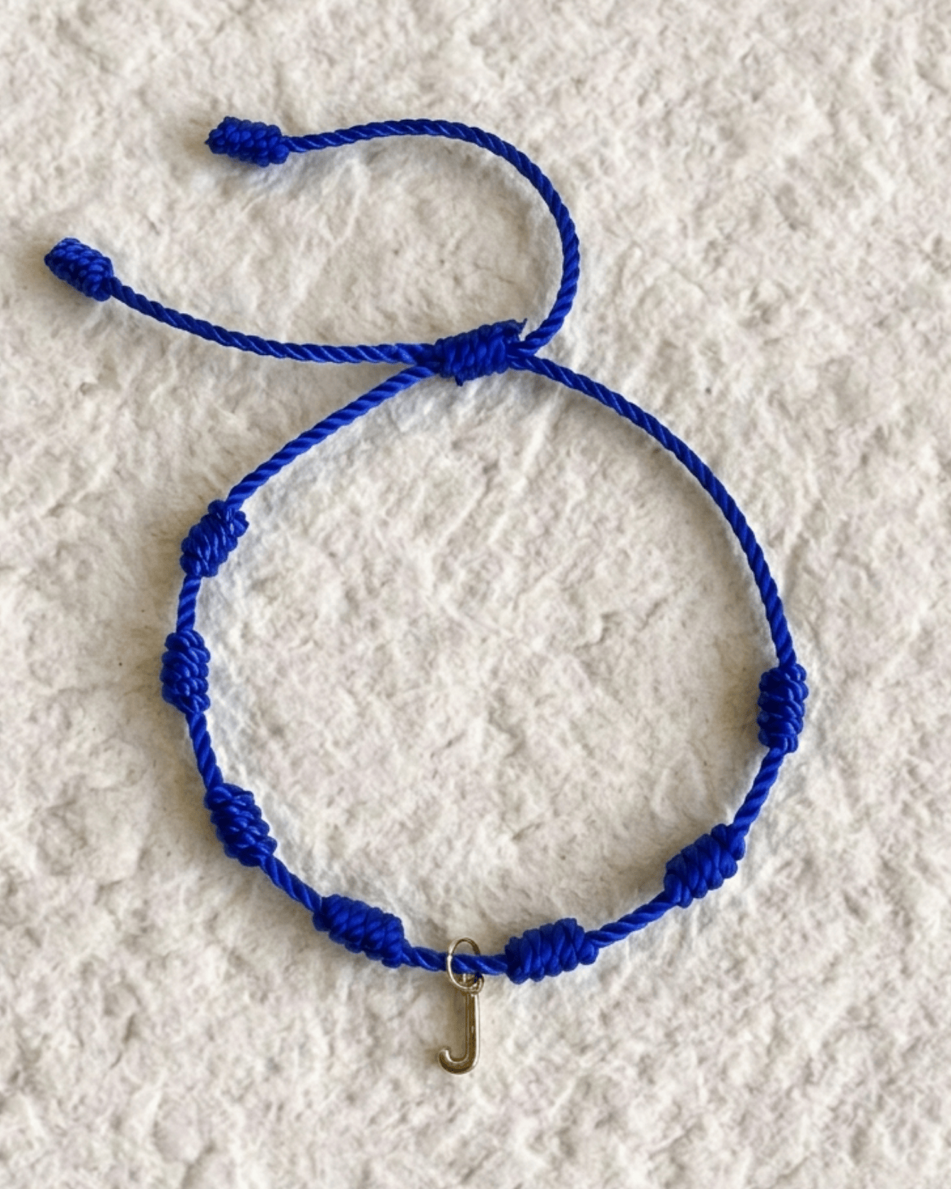 LUCKY KNOT BRACELET WITH ENGRAVED MEDAL