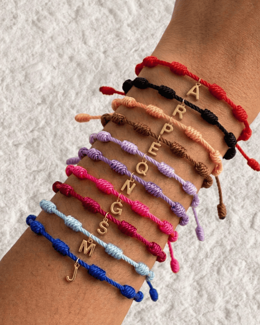 LUCKY KNOT BRACELET WITH ENGRAVED MEDAL