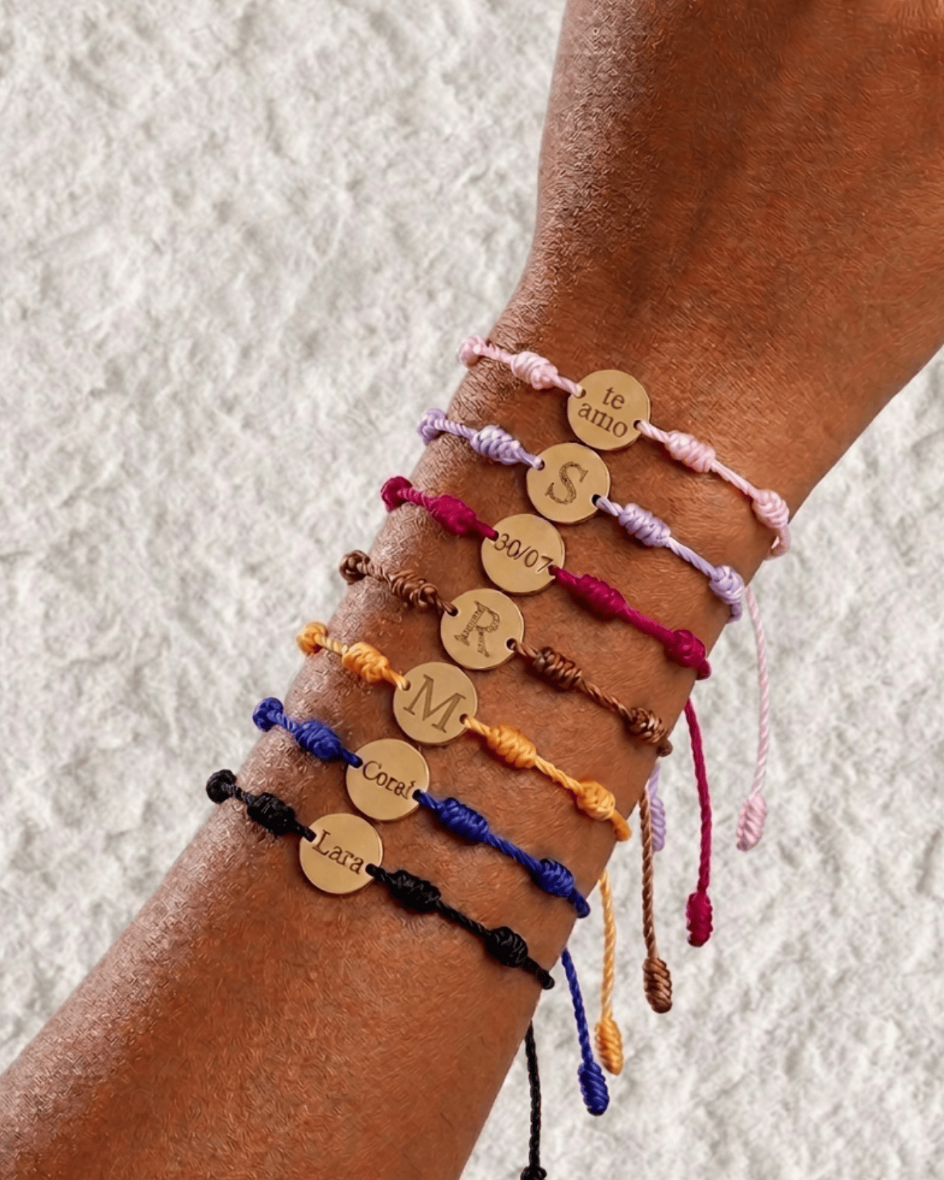 PULSERA DE LA SUERTE NUDOS CON MEDALLA GRABADA