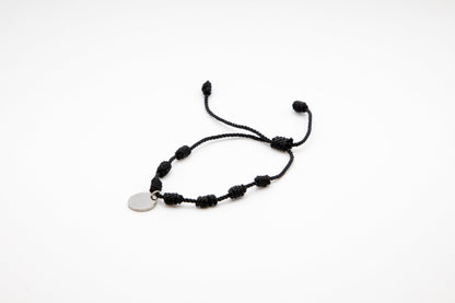 PULSERA DE LA SUERTE NUDOS CON MEDALLA GRABADA